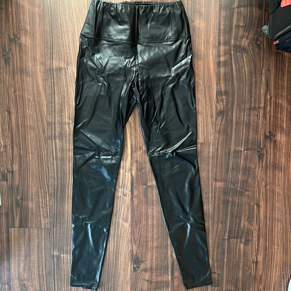 Aritzia - Wilfred Free - Size Large leather leggings - Picture 1 of 2